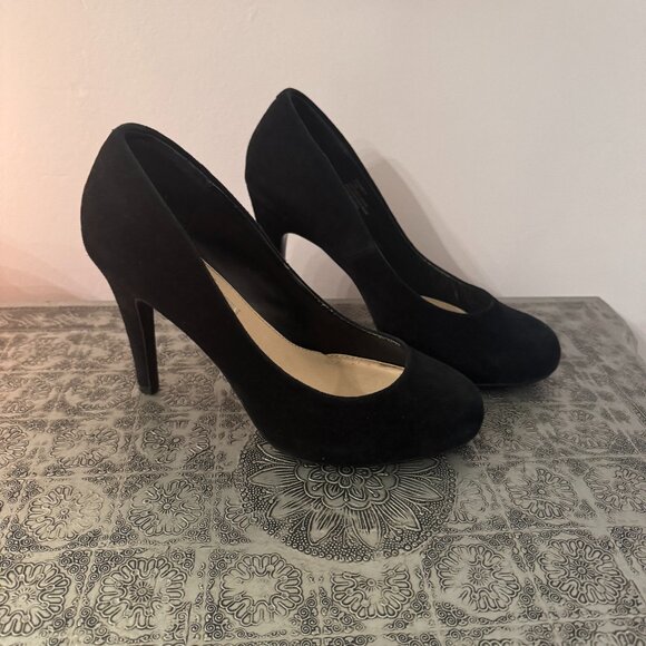 Steve Madden Remmedy Black Suede Pumps - Picture 1 of 12
